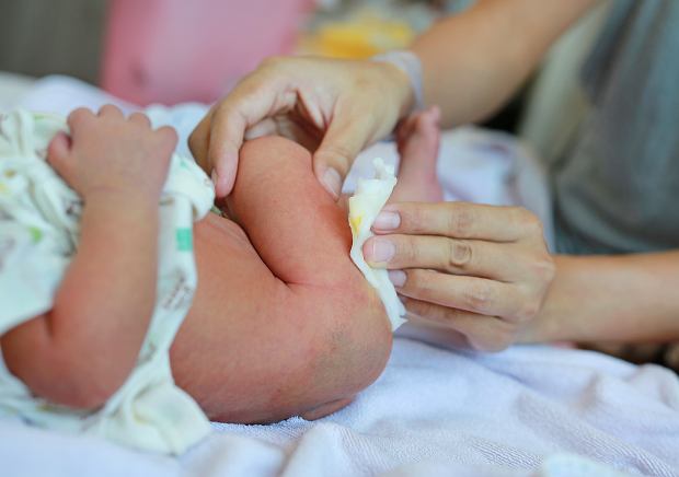 chusteczki nawilżane pampers z pantenolem i rumiankiem