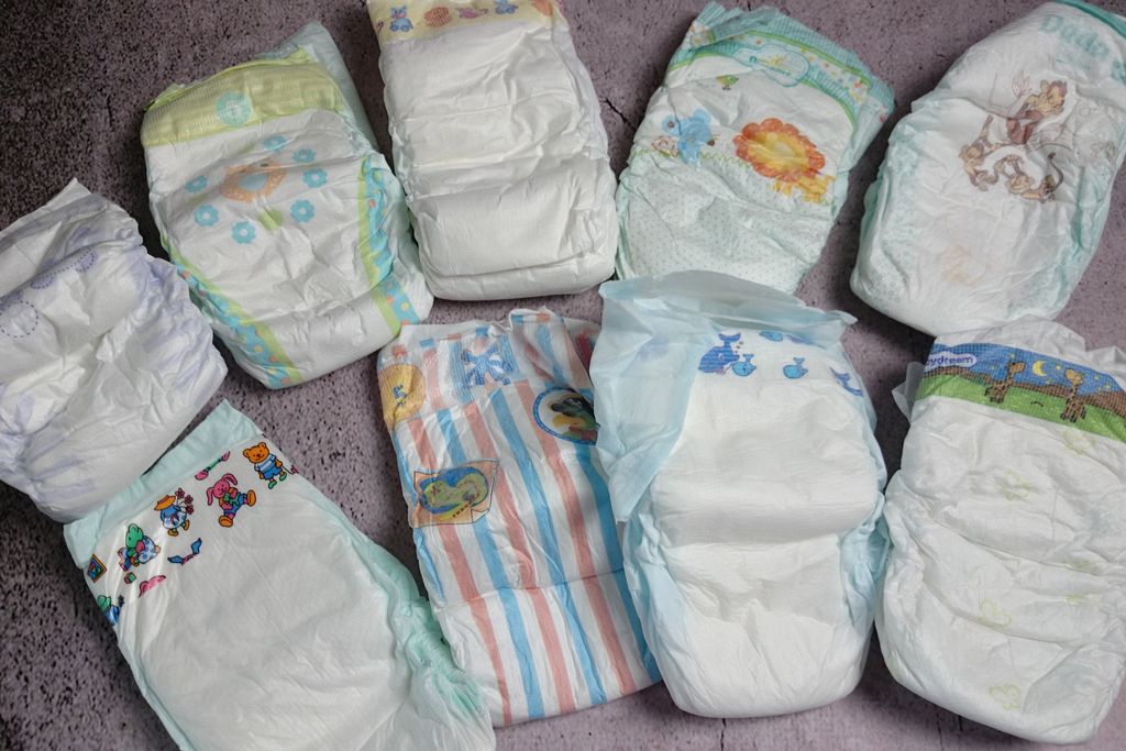 różnica między pampers active baby a premium care